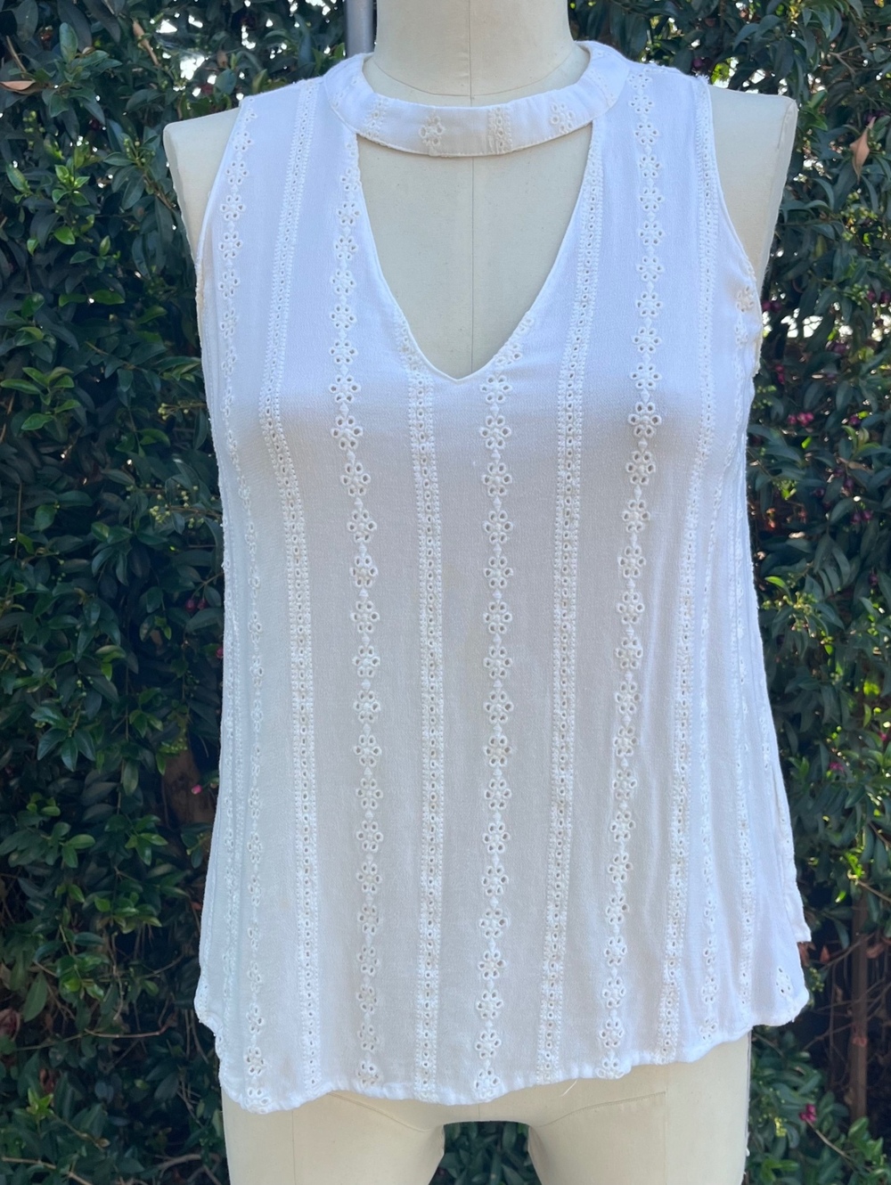Lush Y2K White Eyelet Embroidered Halter Top Size M Boho 90s 2000s